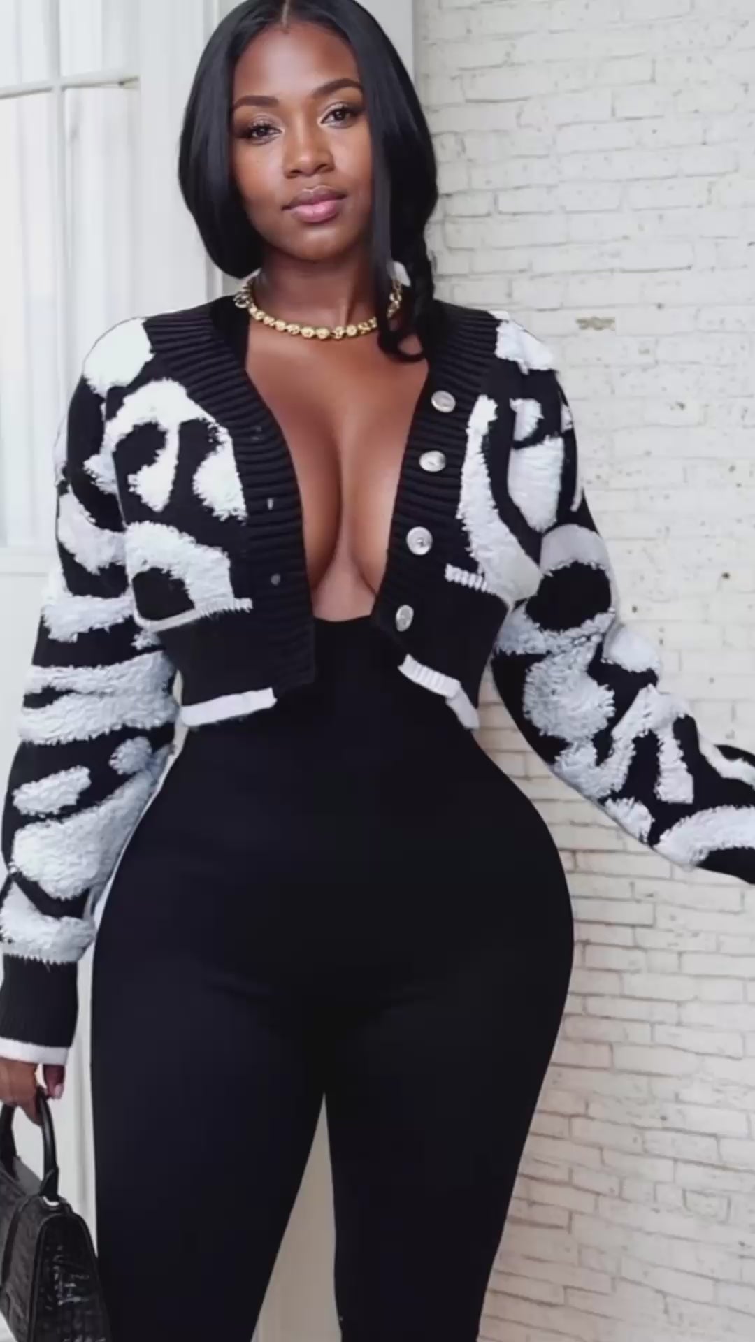 Cute Little Vibe Cropped Sweater Black